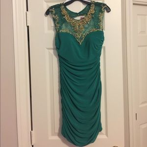 Price drop today only-Alyce- nw in Kelly Green